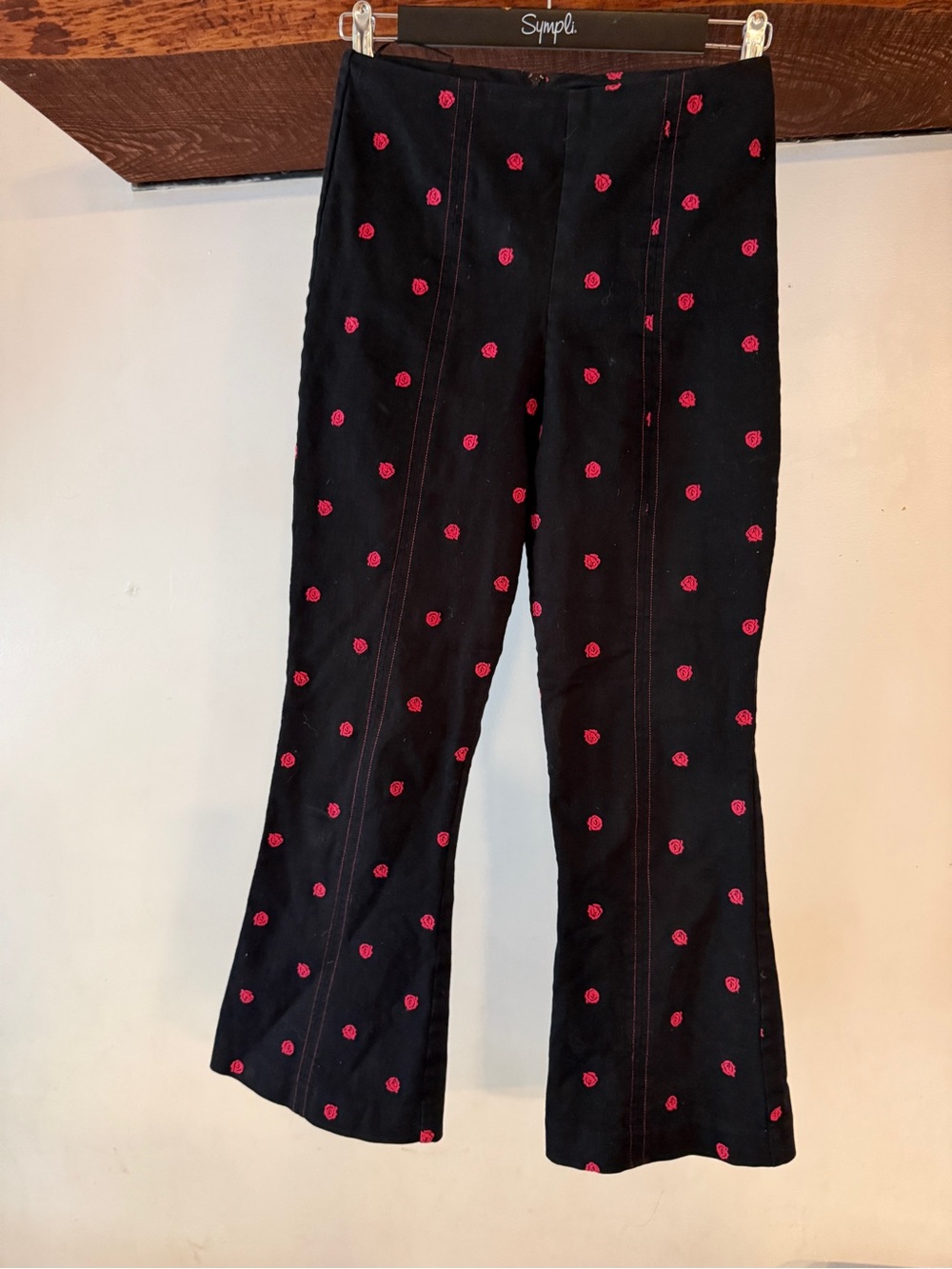 C/Meo collective Floral Flare capri  in Black & Pink rose embroidery Size Small